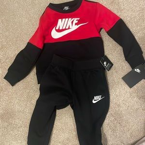 Toddler 2T Nike 2 piece set, unisex